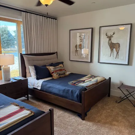 Newly renovated townhome near Town Ctr. Lone Peak views, rec room, new hot tub.