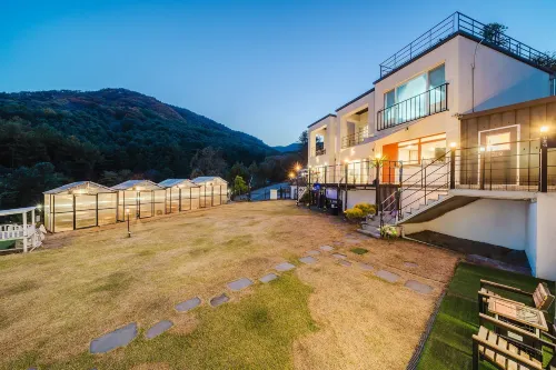 Gapyeong Gaedaek Pension - Mountain view