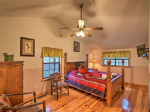 Modern Cabin w/ Deck in the Blue Ridge Mountains! Hotels in Union County