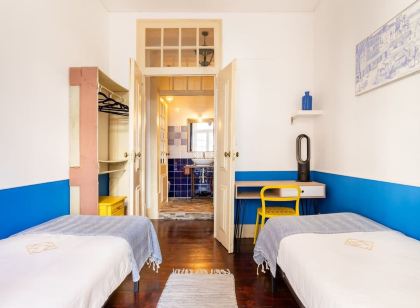 Artistic Alfama 4BR Cathedral Views Tram 28