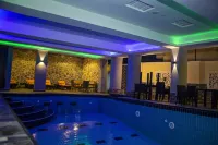Vicpealia Hotel Ltd - Pools