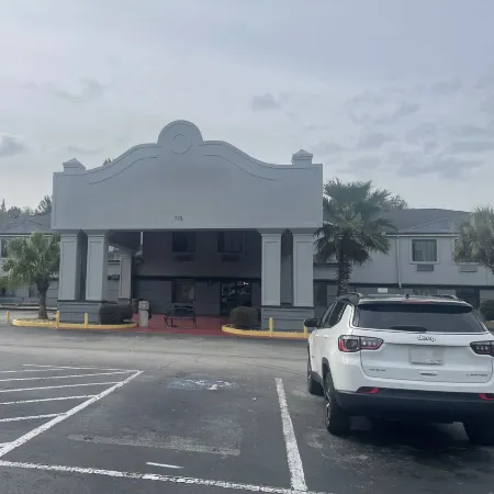 Red Roof Inn & Suites Hinesville