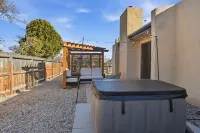 Albuquerque Escape Hot Tub + Atrium 4 Bedroom Home - Jacuzzi
