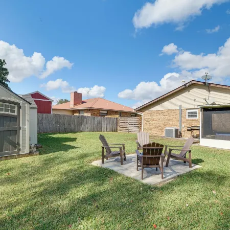 Lake Jackson Retreat w/ Lanai & Large Yard!