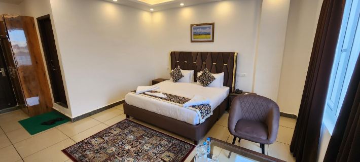 Azizia Inn Hotels in Срінаґар