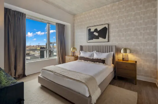 Lux 2BR in Assembly Square | Pool & Fitness Center Hotels near Assembly Row