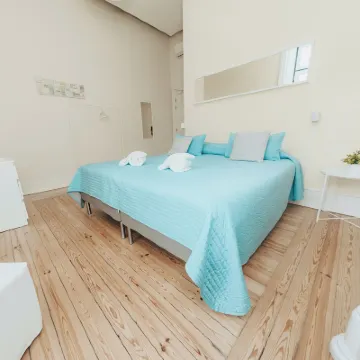 リスボン ホステル ビカのケーブルカー周辺のホテル