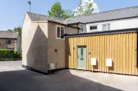 Hosta House - parking