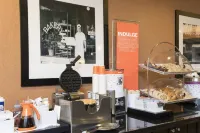 Hampton Inn & Suites Danville - breakfast