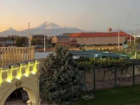 Otyak Plaza Hotels in Parakar