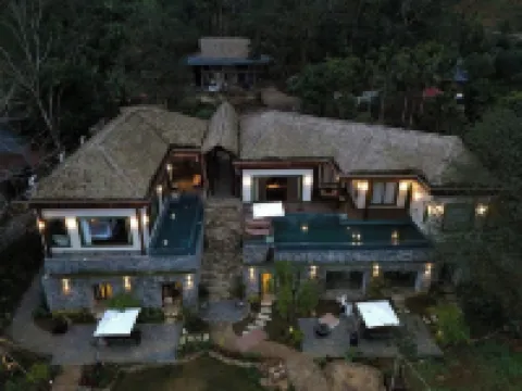 ปูลวง ลักชัวรี วิลลาส โรงแรมใน