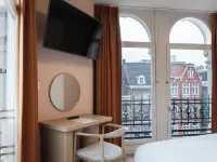 CS Hotel トムトム周辺のホテル