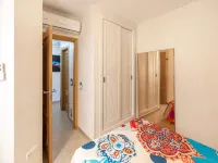 Sunny Apartment Near Paseo