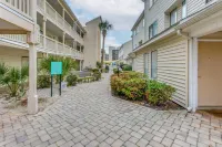 Steps to Ocean Convenient Myrtle Beach Townhome! - Bungalows
