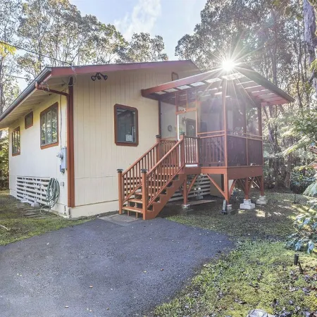 Liko Lehua Cottage in Volcano - Hot Tub & Fireplace - Mauna Loa Estates