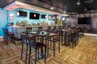 Wyndham Garden Greensboro - Barer
