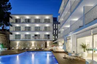 Hotel Torá - Pools