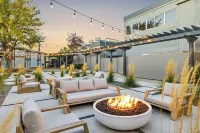 Riverside Hotel & Conference Center