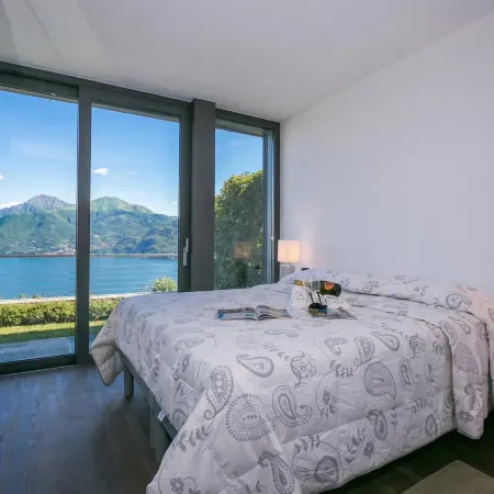 Penthouse-LakeView-AC-Private Garden