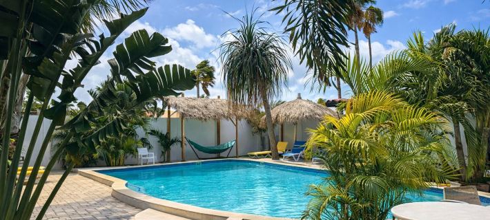 Casalina Garden 2 Blocks to Palm Beach & Kitesurfing School Hotels in Palm Beach