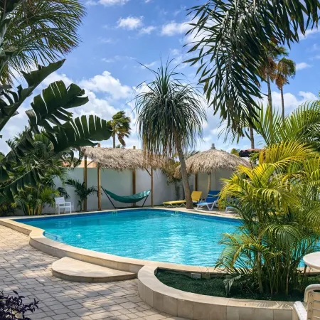 Casalina Garden 2 Blocks to Palm Beach & Kitesurfing School