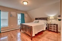Cozy Third-Story Apartment in Dtwn Brockton!