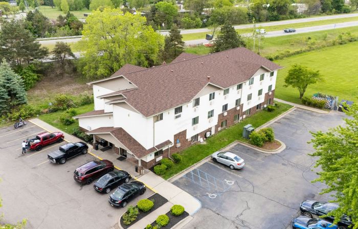 Super Inn by OYO Lansing MI