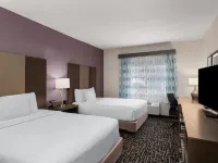 La Quinta Inn & Suites by Wyndham Fayetteville Hotels in Washington County