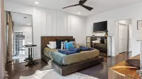 Bluebonnet Lane by Avantstay Near Lady Bird Lake + Downtown Patio + Firepit Designer Zilker Home