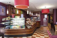 Premier Inn London Stansted Airport - С баром