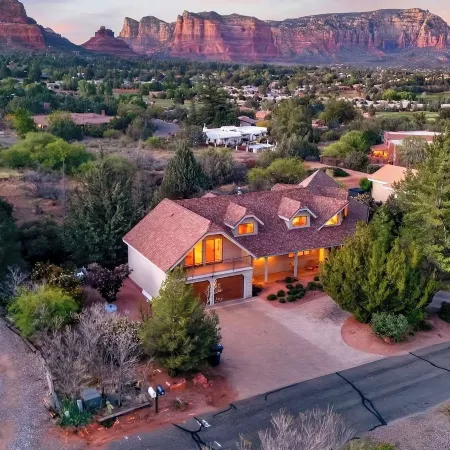 Timber & Rock Retreat by Avantstay Private Hot Tub Outdoor Dining Firepit Near Bell Rock