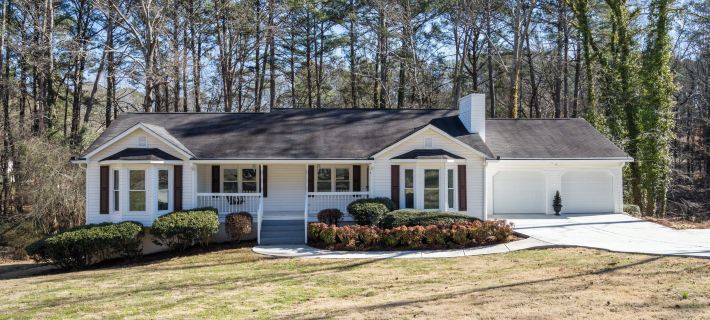 Decked Out Getaway Pine MTN Trail, Pet Friendly Hotels in Bartow County