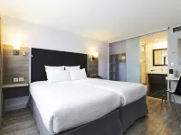 Kyriad Lyon Sud - Sainte Foy Hotels near Confluence