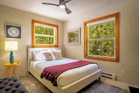 Red Elephant 4BR - Fire Pit - River & Downtown - Boutique