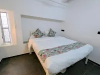 Navghat 68 - Bed and Breakfasts