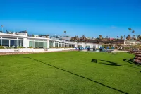 Dog-Friendly Beach Haven with Heated Pool, Hot Tub, Kitchenette, Patio, AC - 2 tähden