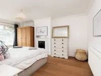 Beach Retreat with Parking Near the Sea Ξενοδοχεία στην πόλη Γουιθστέιμπλ