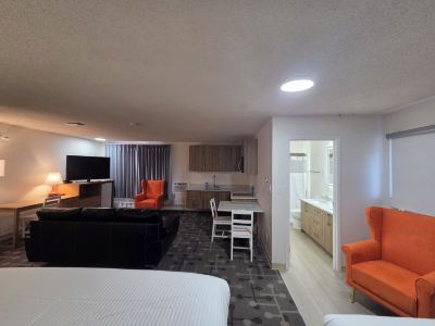 Howard Johnson by Wyndham Hinton