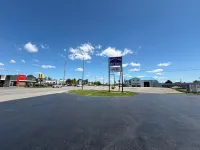 Perth Plaza Inn & Suites - Motels
