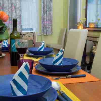 Stunning 2 Double Bedroom Apartment in the Centre of Budapest Dining/Meeting Rooms