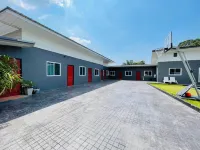 Luxurious 12-Bedroom Villa Retreat in Tambon Pong, Thailand - Wifi