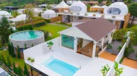 Stratus  Resort