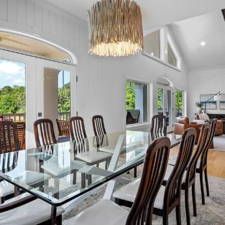 900ft of water frontage: Private Spacious Luxury Waterfront Point @ Smith Lake!
