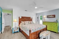 Sandy Cheeks & Barefeet, Gorgeous Interior Gulf Beach Place, Pool, on Beach Side - Pools