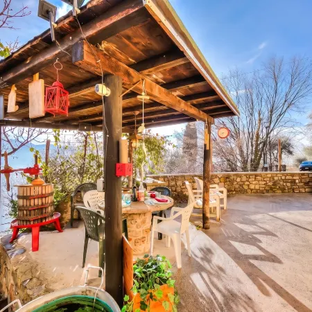 Faby House on Hilly Area and View Lake - Happy Rentals
