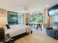 Luxurious, Modern Suite in the Rainforest with Ocean Views and 3 Resort Pools Hotels near Playa Biesanz