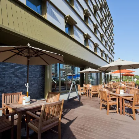 Premier Inn London Woolwich Royal Arsenal Отели рядом с достопримечательностью «Стадион «Вэлли»»