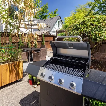 Bella Azul - Charming Home Minutes From Campus 3 Bedroom Home