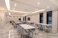 Pearl Almond Hotel - 2-Star