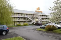 Premiere Classe Lille Sud - Douai Cuincy - parking